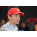Шарль Леклер у боксах Феррарі