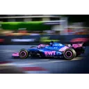 П’єр Гаслі на подіумі Альпін після перегляду рішення FIA