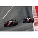 Леклер та Гамільтон на тлі Ferrari