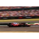 Льюїс Гамільтон за кермом Ferrari на Сільверстоуні