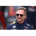Крістіан Горнер та Макс Ферстаппен на тлі трофеїв Red Bull