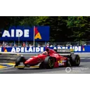 Фото: Герхард Бергер за кермом Ferrari 412T1B з легендарним V12