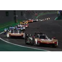 Кадри з часів домінування атмосферних V8: Ред Булл у період чемпіонства Себастьяна Феттеля