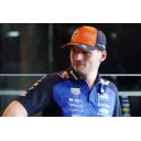 Max Verstappen на тлі Red Bull Racing