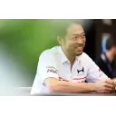 Шінтаро Оріхара, головний інженер Honda, на трибуні під час тестів