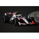 Олівер Берман у своїй машині Haas під час тренувань