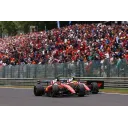 Шарль Леклер та Льюїс Гамільтон на тлі Ferrari SF-26